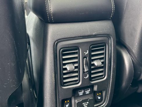 Used 2014 Jeep Grand Cherokee Limited w/ Luxury Group II image 20