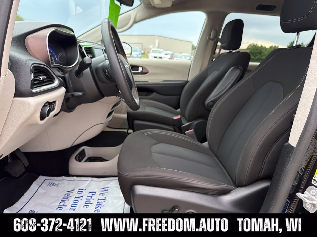 Used 2023 Chrysler Voyager LX FWD image 23
