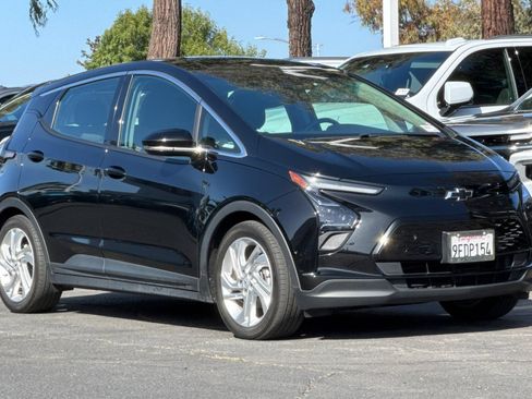 Used 2023 Chevrolet Bolt LT FWD image 2