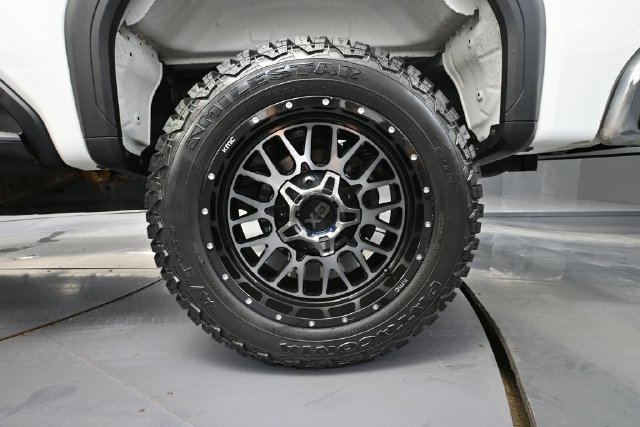 Used 2024 GMC Sierra 2500 SLE AWD/4WD image 10