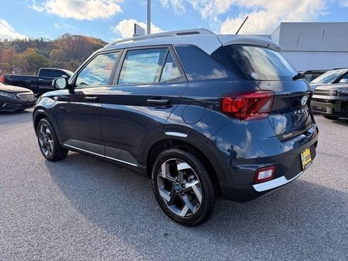 New 2026 Hyundai Venue SEL FWD image 5