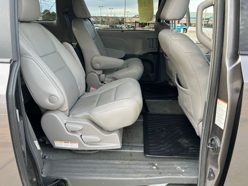Used 2017 Toyota Sienna XLE Premium image 20