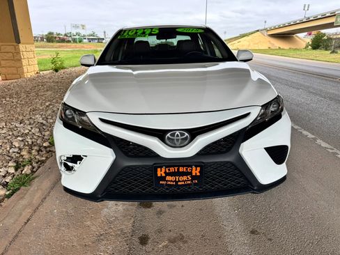 Used 2018 Toyota Camry SE FWD image 8
