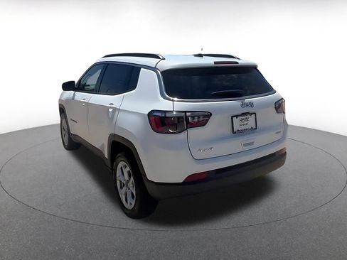 Used 2025 Jeep Compass Latitude image 11