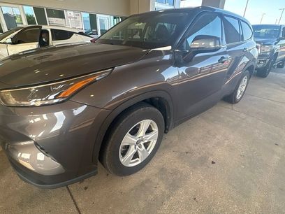 Used 2021 Toyota Highlander LE