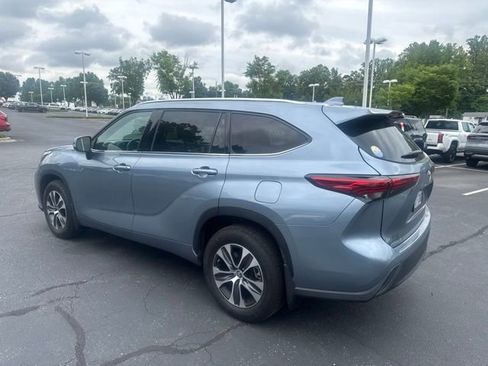 Used 2021 Toyota Highlander XLE AWD/4WD image 5
