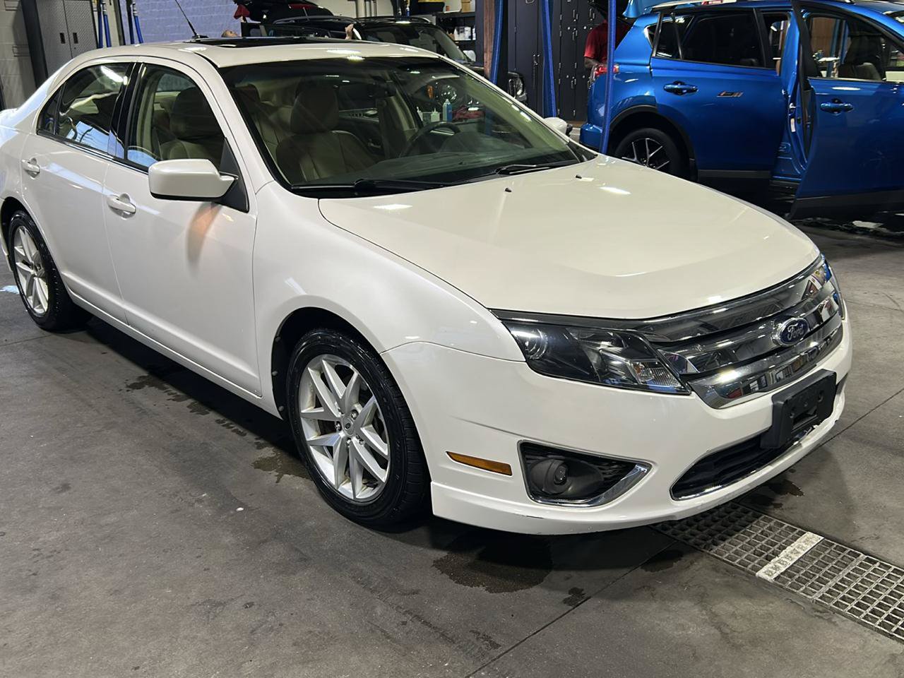 Used 2010 Ford Fusion SEL FWD image 3