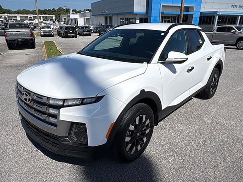Used 2025 Hyundai Santa Cruz SEL FWD image 2