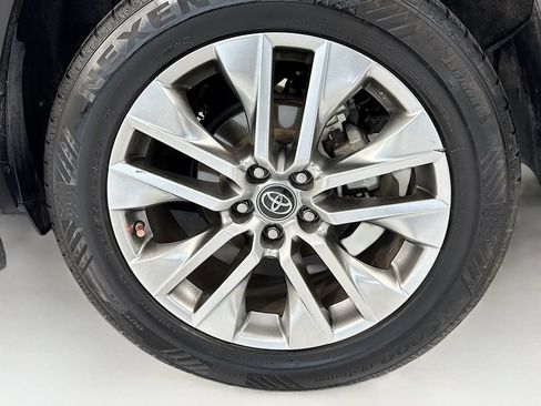 Used 2019 Toyota RAV4 Limited w/ Cold Weather Package FWD image 31