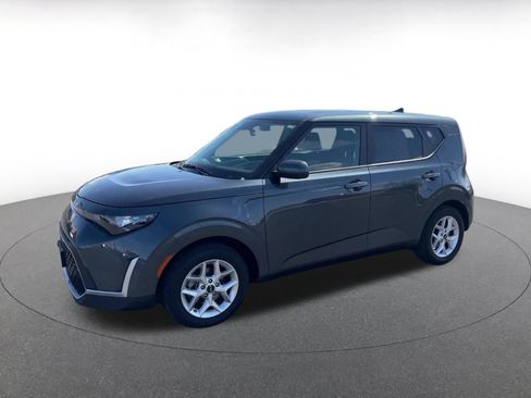 Used 2025 Kia Soul LX w/ LX Technology Package FWD image 8
