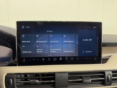 Used 2025 Lincoln Corsair Reserve image 22