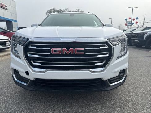 Used 2024 GMC Terrain SLT image 2