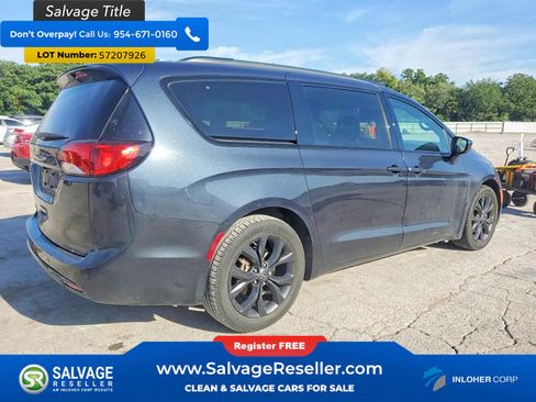 Used 2020 Chrysler Pacifica Touring-L Plus w/ S Appearance Package FWD image 4
