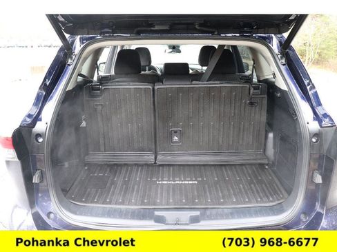 Used 2022 Toyota Highlander LE image 27