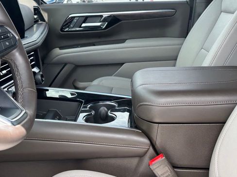 Used 2025 Chevrolet Suburban Z71 w/ Z71 Off-Road Package image 10