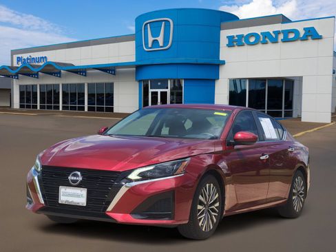 Used 2023 Nissan Altima 2.5 SV FWD image 2