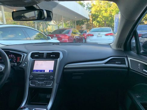 Used 2020 Ford Fusion SE image 17