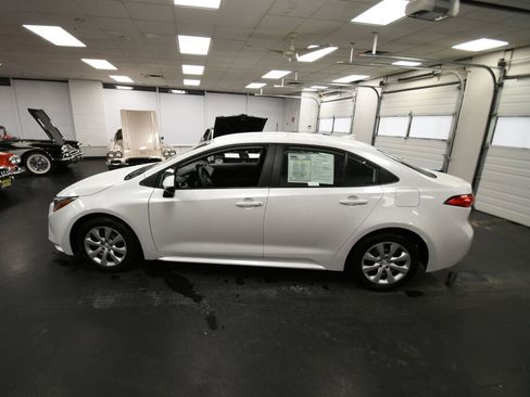 Certified 2025 Toyota Corolla LE image 4