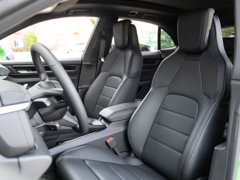 Used 2025 Porsche Macan 4 Electric AWD/4WD image 5