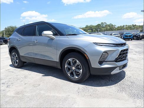 New 2026 Chevrolet Blazer LT w/ Convenience Package FWD image 2