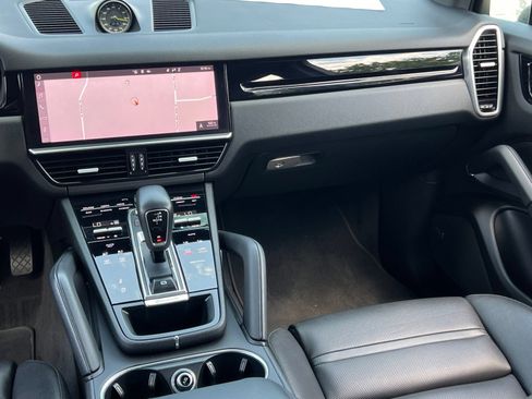 Certified 2020 Porsche Cayenne E-Hybrid AWD/4WD image 28