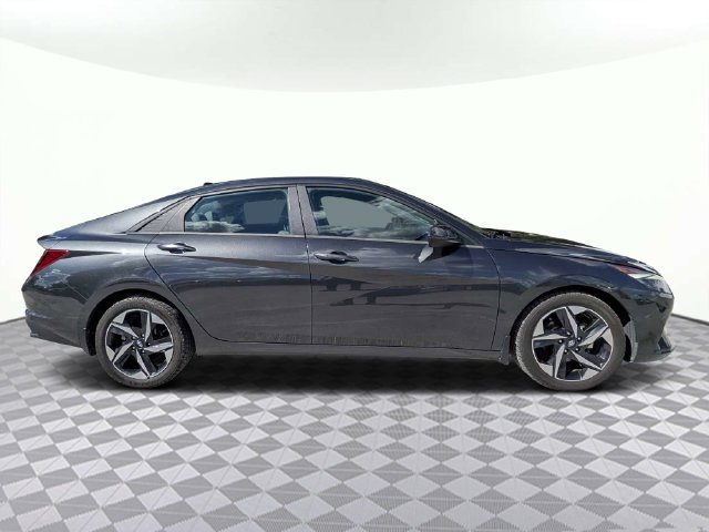 Used 2023 Hyundai Elantra SEL w/ Convenience Package FWD image 3