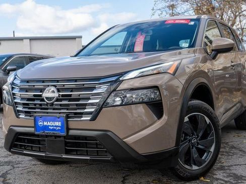 Certified 2025 Nissan Rogue SV image 1