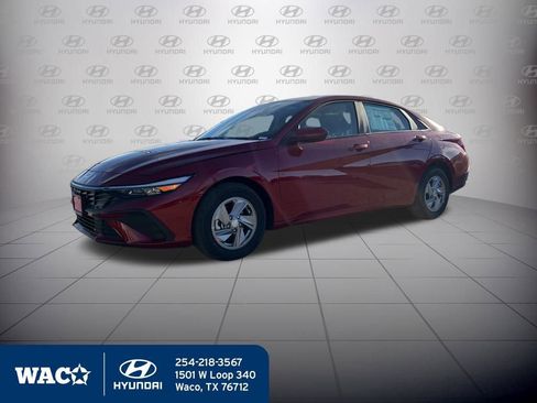 Used 2025 Hyundai Elantra SE image 3