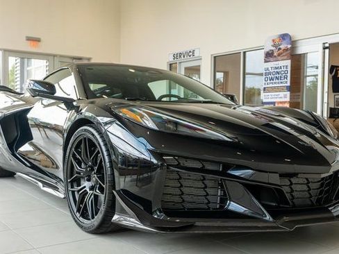 Used 2025 Chevrolet Corvette Z06 w/ Z07 Performance Package RWD image 6