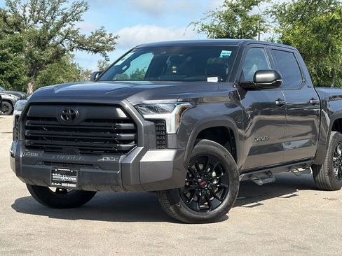 Used 2025 Toyota Tundra SR5 w/ SR5 Premium Package AWD/4WD image 41