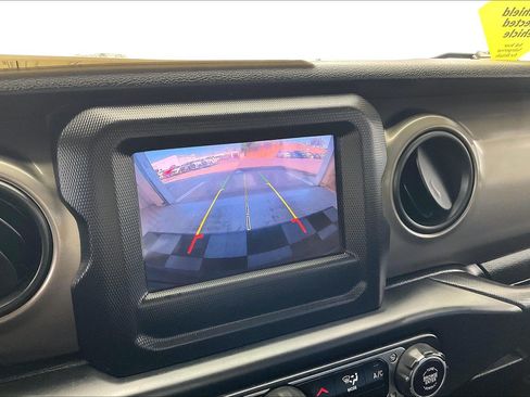 Used 2018 Jeep Wrangler Unlimited Sport S AWD/4WD image 23
