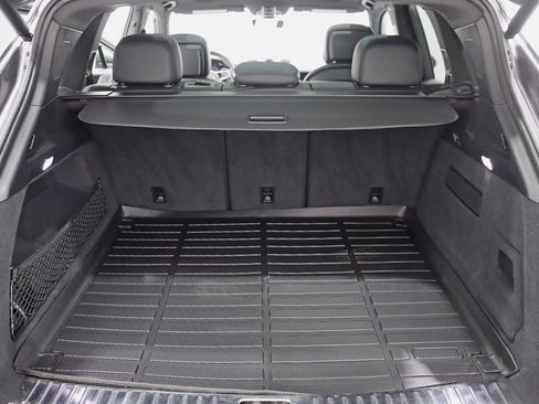 Used 2022 Porsche Cayenne image 33