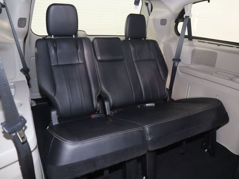 Used 2013 Chrysler Town & Country Touring FWD image 14