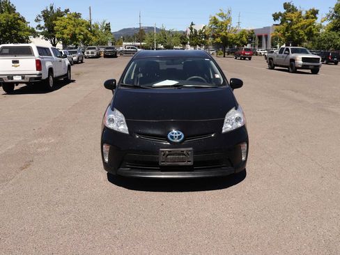 Used 2015 Toyota Prius Two FWD image 2