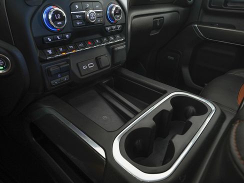 Used 2022 GMC Sierra 2500 AT4 w/ AT4 Premium Plus Package AWD/4WD image 21