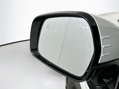 Used 2026 Kia Carnival FWD image 16