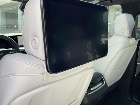 Used 2026 Cadillac Escalade V AWD/4WD image 13