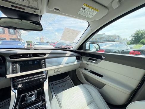 Used 2016 Jaguar XF Prestige AWD/4WD image 17