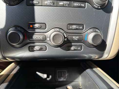 Used 2019 Nissan Pathfinder SL image 28