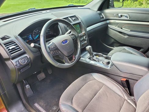 Used 2018 Ford Explorer XLT w/ Equipment Group 202A AWD/4WD image 10