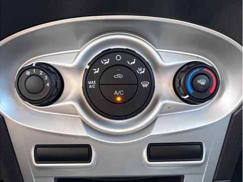 Used 2019 Ford Fiesta SE image 21