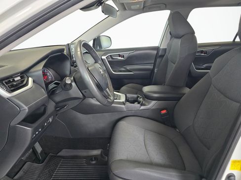 Certified 2021 Toyota RAV4 XLE w/ Convenience Package AWD/4WD image 16
