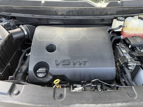 Used 2022 Chevrolet Traverse RS FWD image 35