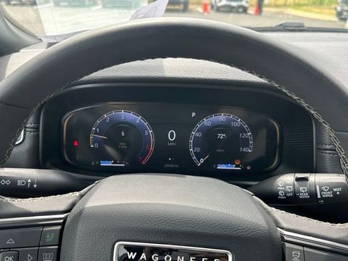 Used 2025 Jeep Wagoneer 4WD w/ Premium Group I image 21