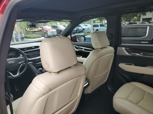 Used 2024 Cadillac XT6 Sport w/ Technology Package AWD/4WD image 16