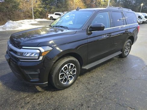 Certified 2024 Ford Expedition XLT image 3