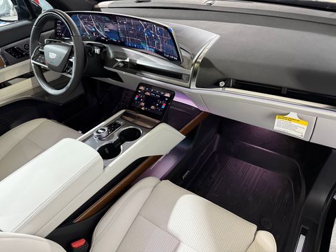 New 2026 Cadillac Vistiq Sport w/ LPO, Floor Liner Package image 53