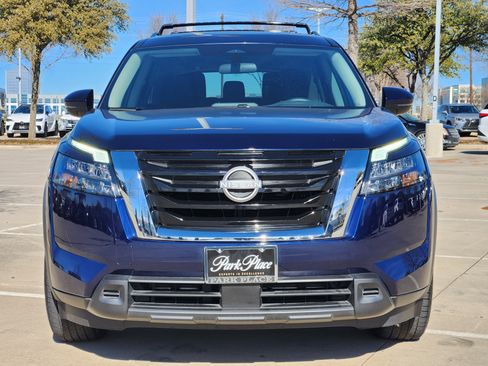 Used 2025 Nissan Pathfinder SV w/ SV Premium Package image 8