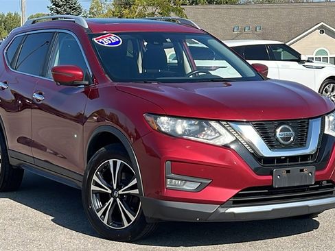 Used 2020 Nissan Rogue SV image 2