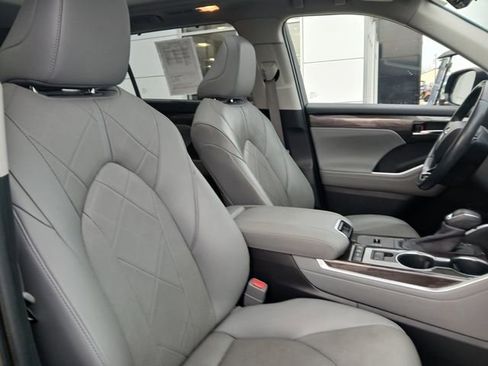 Used 2020 Toyota Highlander Platinum image 26